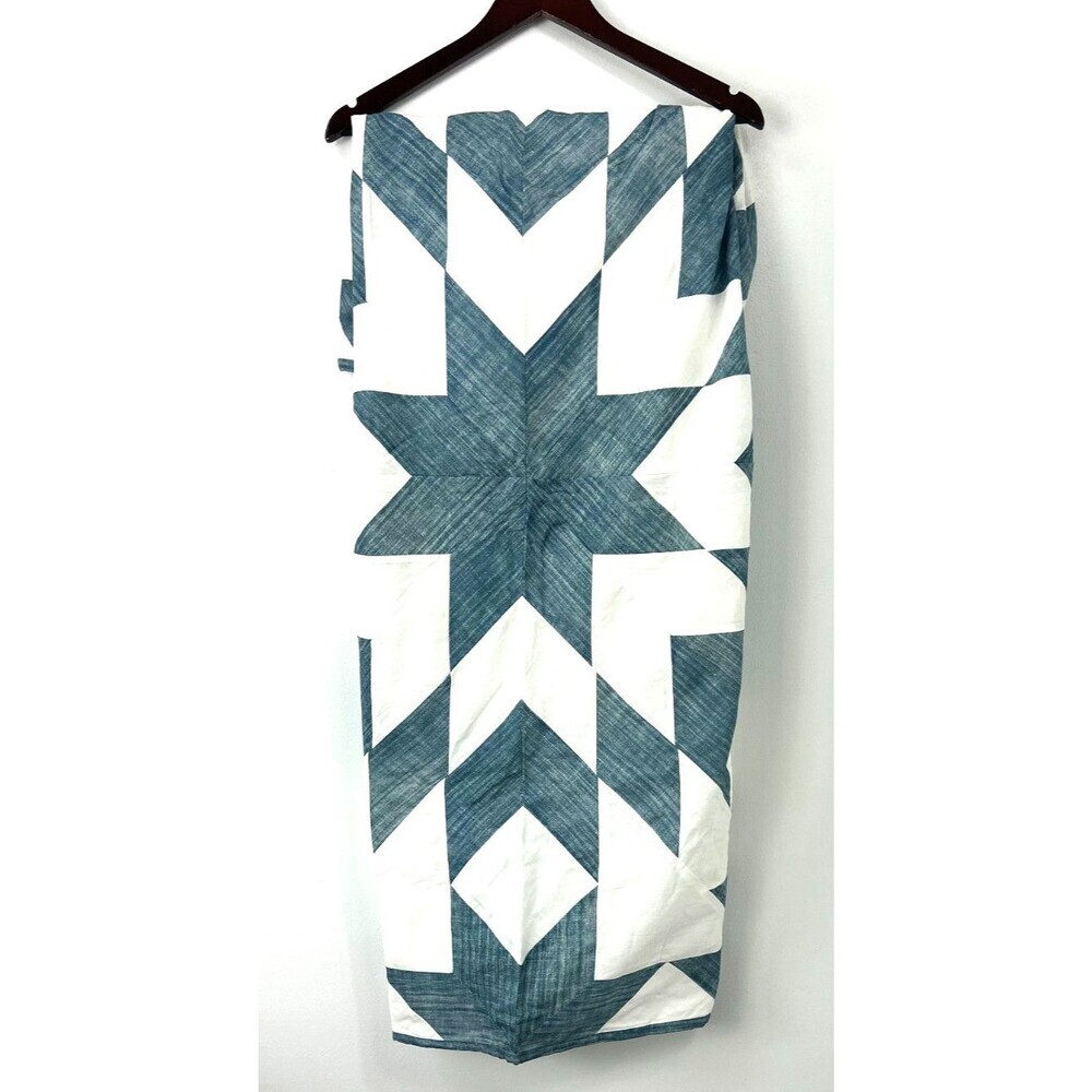 Pottery Barn Cooper Geometric Table Throw 50 X 50 Blue White Marketing Sample - Picture 6 of 12
